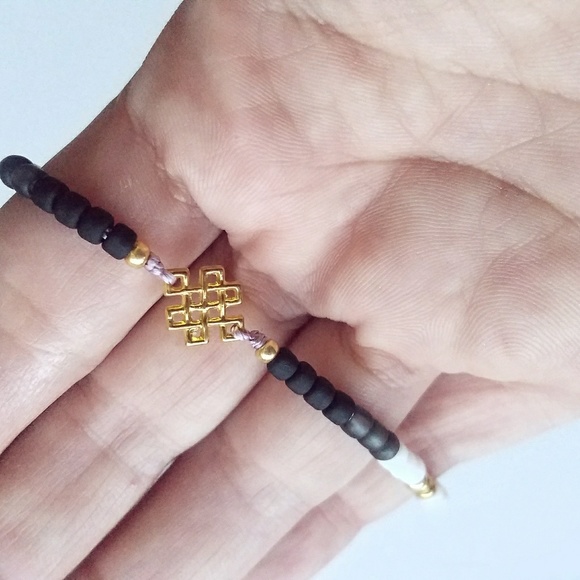 Beaded grey white black gold bracelet - Picture 1 of 8